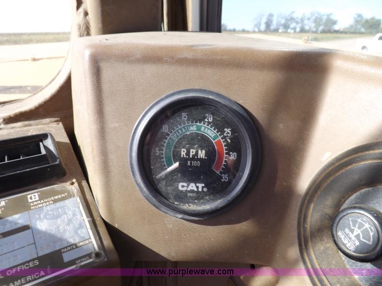 image for item H9066 1990 Caterpillar 615C elevating scraper