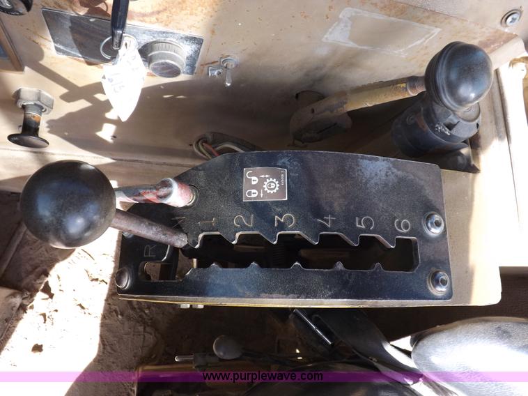 image for item H9066 1990 Caterpillar 615C elevating scraper