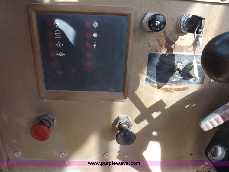 image for item H9066 1990 Caterpillar 615C elevating scraper