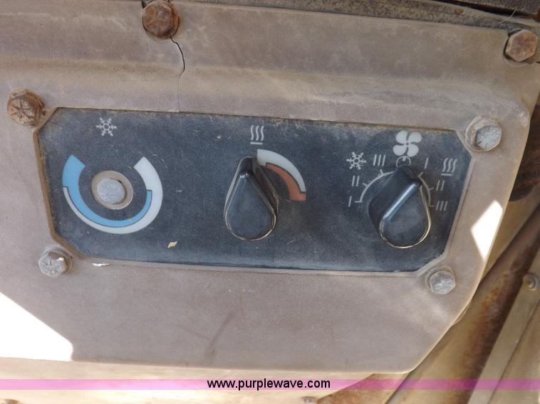 image for item H9066 1990 Caterpillar 615C elevating scraper