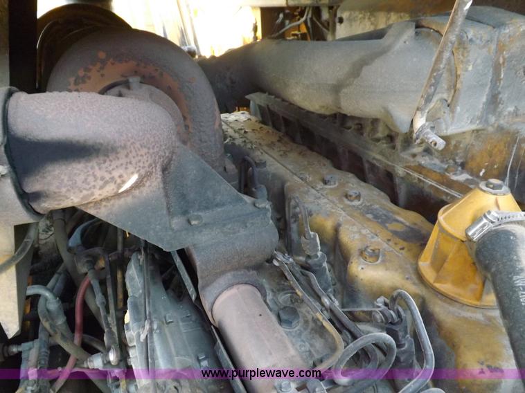 image for item H9066 1990 Caterpillar 615C elevating scraper