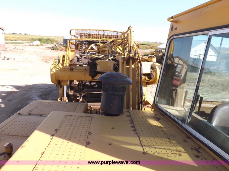 image for item H9066 1990 Caterpillar 615C elevating scraper
