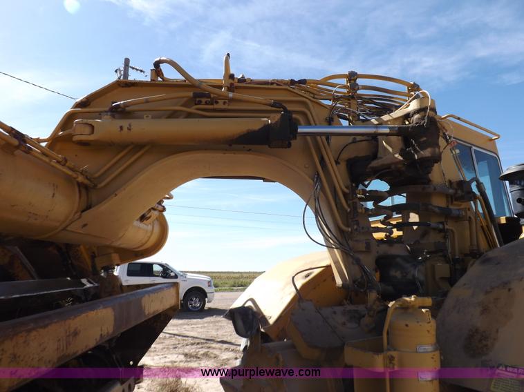 image for item H9066 1990 Caterpillar 615C elevating scraper