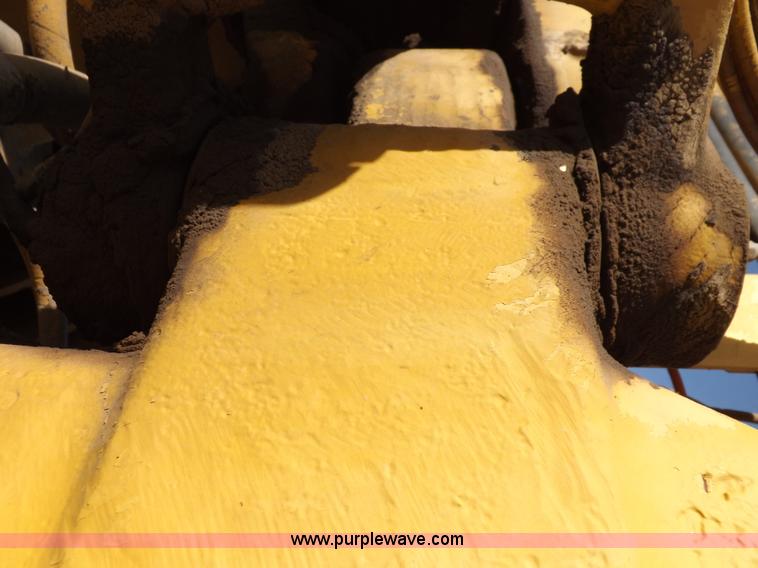 image for item H9066 1990 Caterpillar 615C elevating scraper