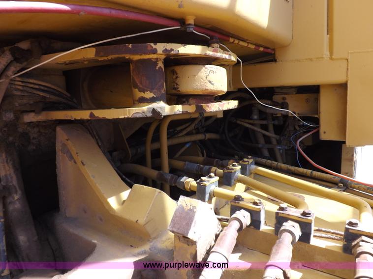 image for item H9066 1990 Caterpillar 615C elevating scraper