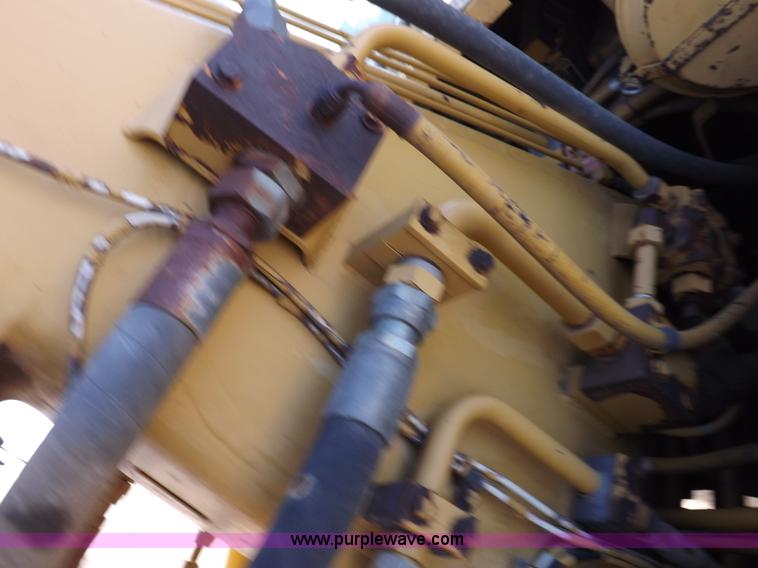 image for item H9066 1990 Caterpillar 615C elevating scraper