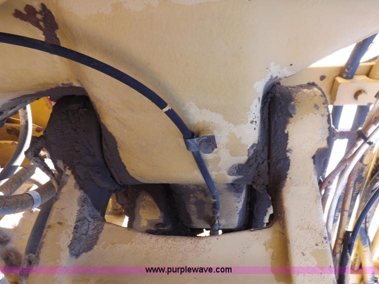 image for item H9066 1990 Caterpillar 615C elevating scraper