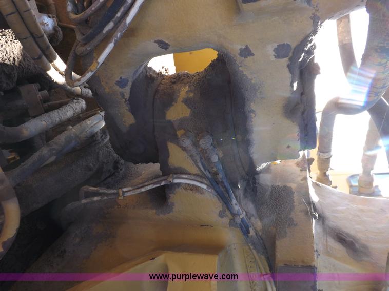 image for item H9066 1990 Caterpillar 615C elevating scraper