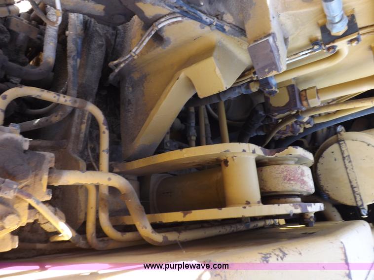 image for item H9066 1990 Caterpillar 615C elevating scraper