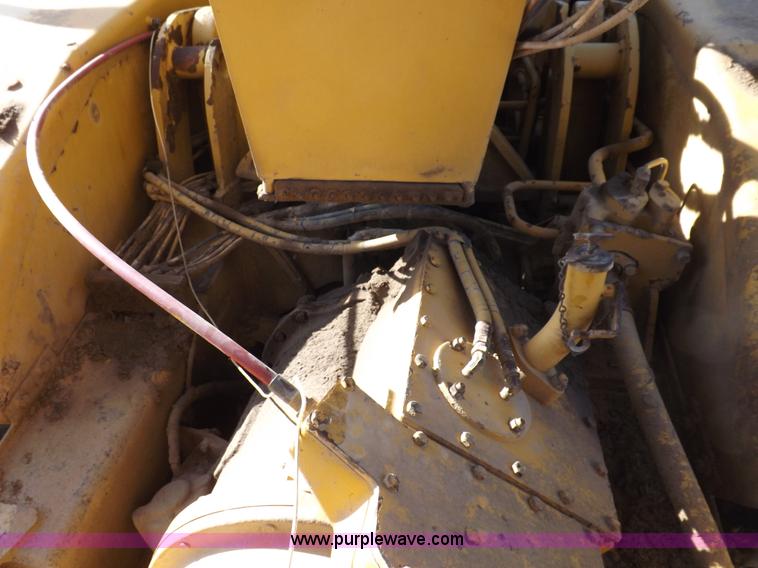 image for item H9066 1990 Caterpillar 615C elevating scraper