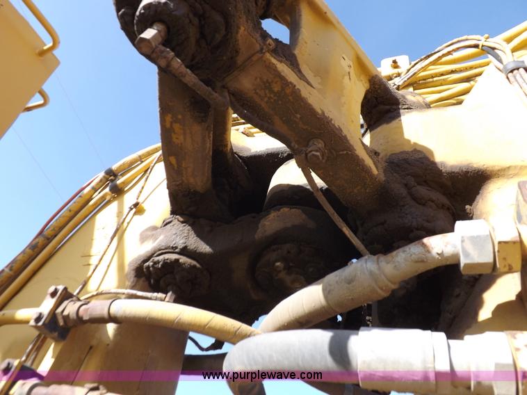 image for item H9066 1990 Caterpillar 615C elevating scraper