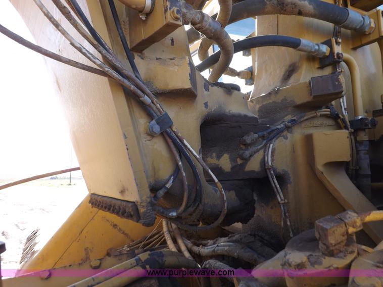 image for item H9066 1990 Caterpillar 615C elevating scraper