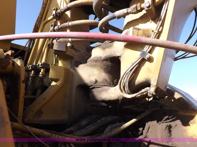 image for item H9066 1990 Caterpillar 615C elevating scraper