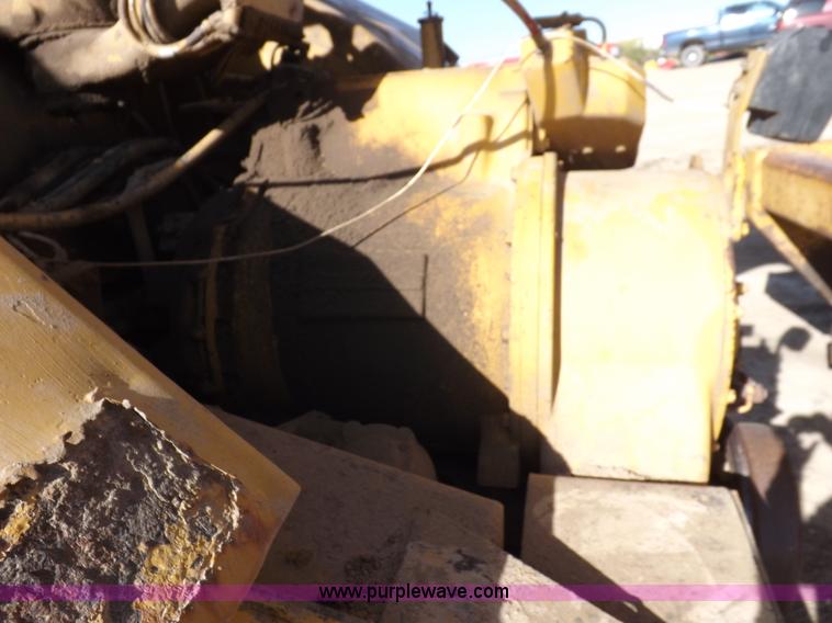 image for item H9066 1990 Caterpillar 615C elevating scraper