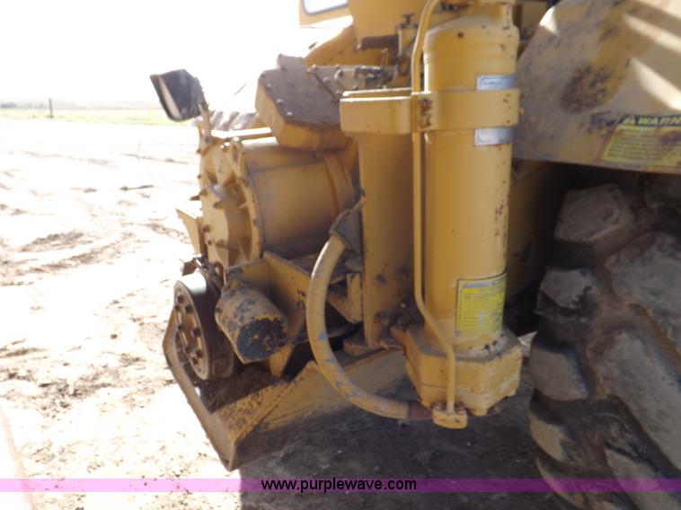 image for item H9066 1990 Caterpillar 615C elevating scraper