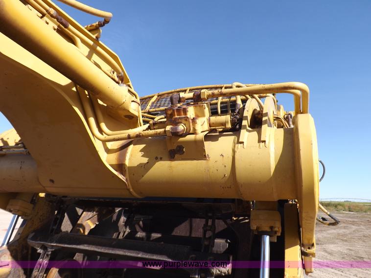image for item H9066 1990 Caterpillar 615C elevating scraper
