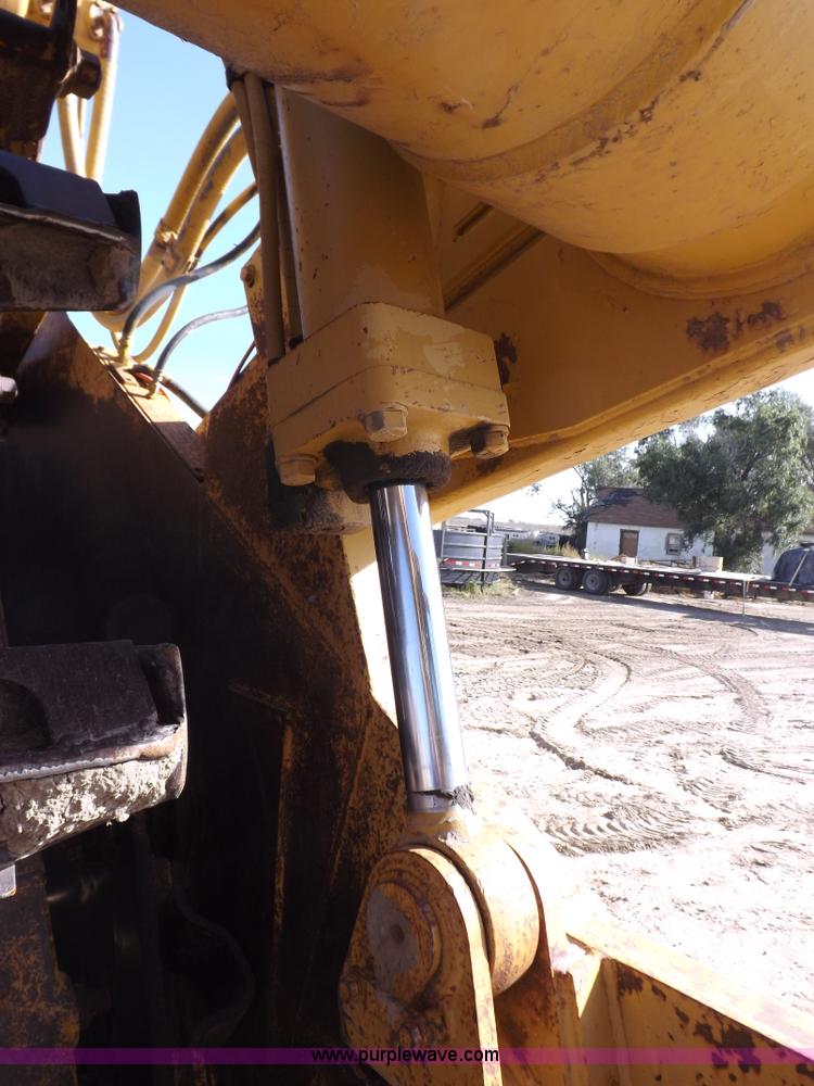 image for item H9066 1990 Caterpillar 615C elevating scraper