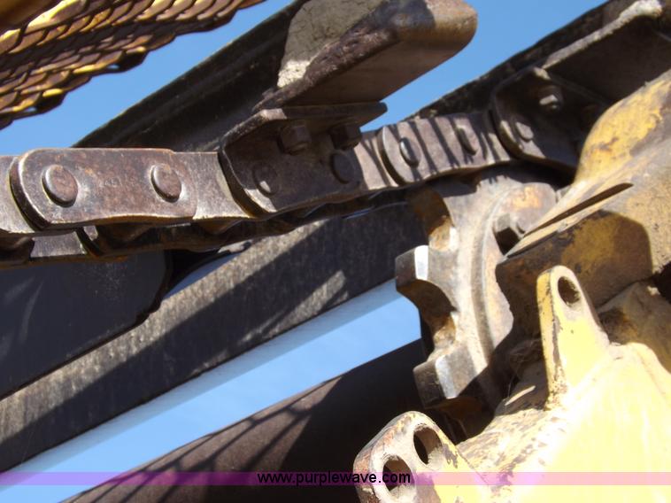 image for item H9066 1990 Caterpillar 615C elevating scraper