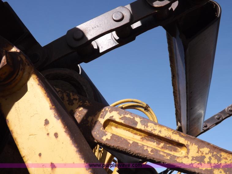 image for item H9066 1990 Caterpillar 615C elevating scraper