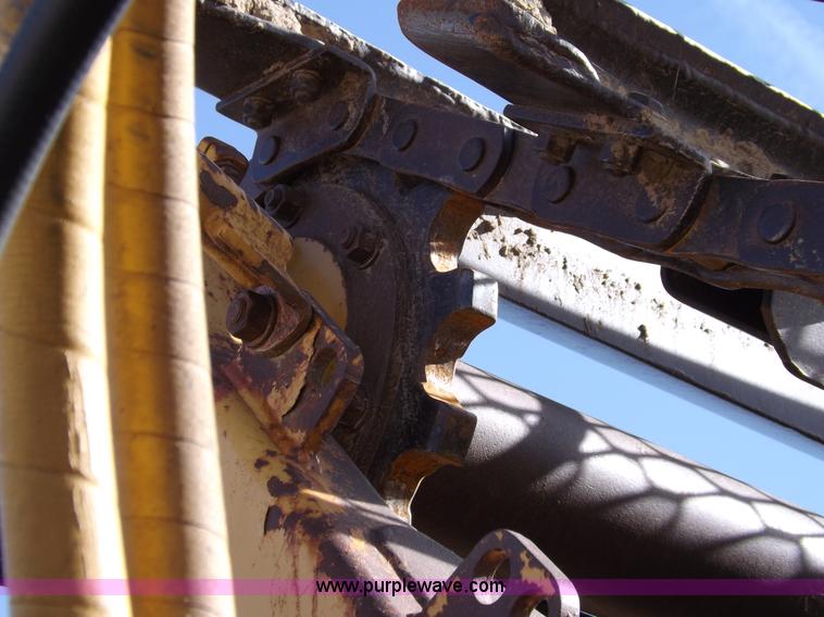 image for item H9066 1990 Caterpillar 615C elevating scraper