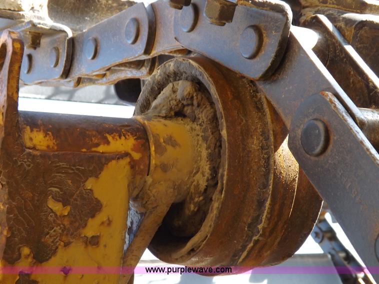 image for item H9066 1990 Caterpillar 615C elevating scraper