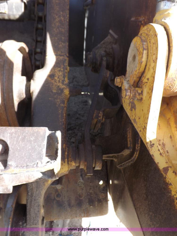 image for item H9066 1990 Caterpillar 615C elevating scraper