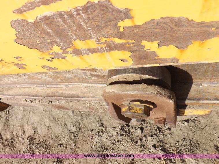 image for item H9066 1990 Caterpillar 615C elevating scraper