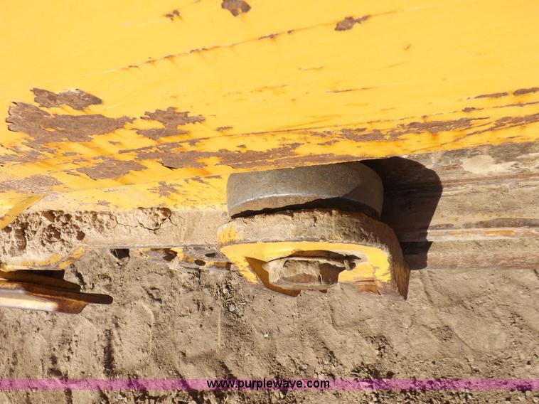 image for item H9066 1990 Caterpillar 615C elevating scraper