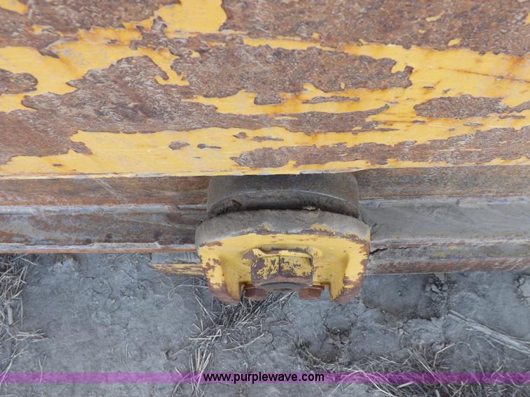 image for item H9066 1990 Caterpillar 615C elevating scraper