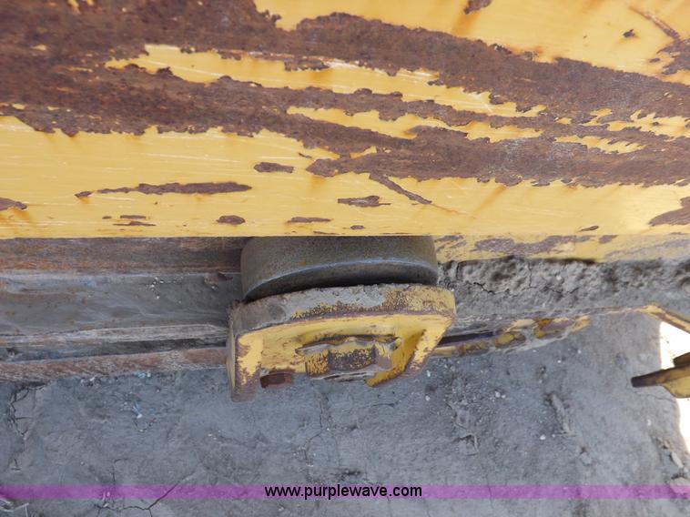 image for item H9066 1990 Caterpillar 615C elevating scraper