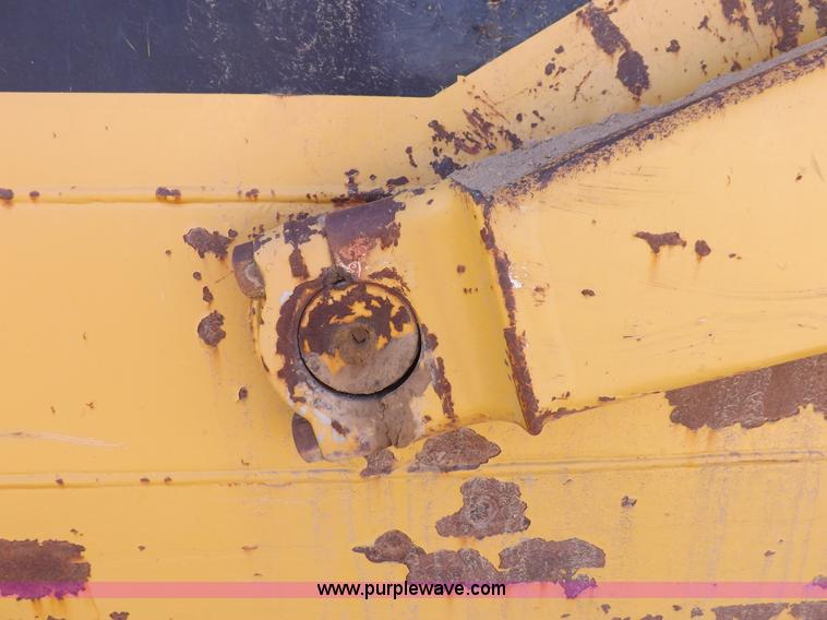 image for item H9066 1990 Caterpillar 615C elevating scraper