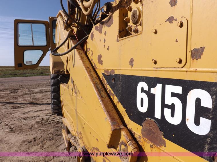 image for item H9066 1990 Caterpillar 615C elevating scraper