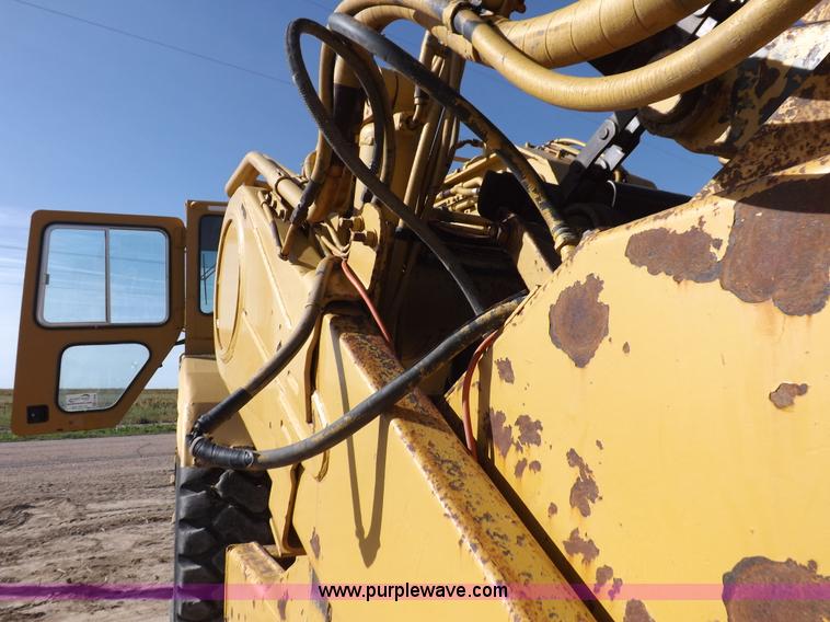 image for item H9066 1990 Caterpillar 615C elevating scraper