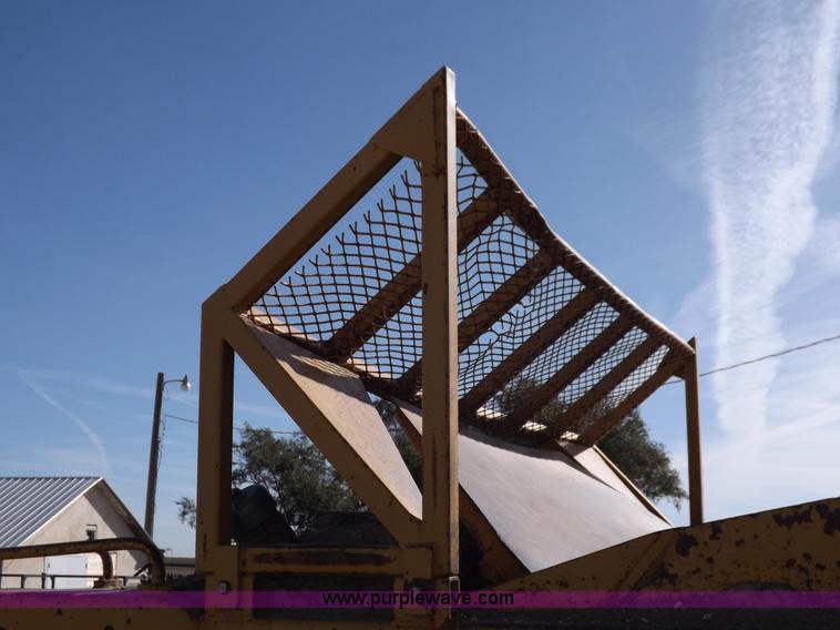 image for item H9066 1990 Caterpillar 615C elevating scraper