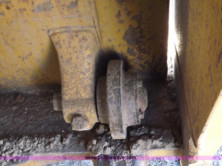 image for item H9066 1990 Caterpillar 615C elevating scraper