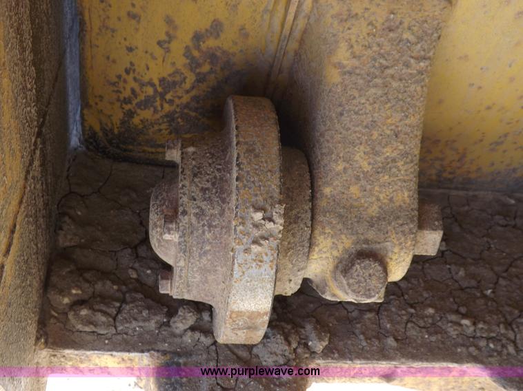 image for item H9066 1990 Caterpillar 615C elevating scraper