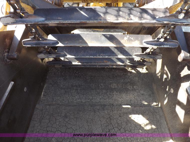 image for item H9066 1990 Caterpillar 615C elevating scraper