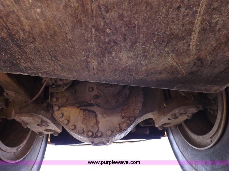 image for item H9066 1990 Caterpillar 615C elevating scraper