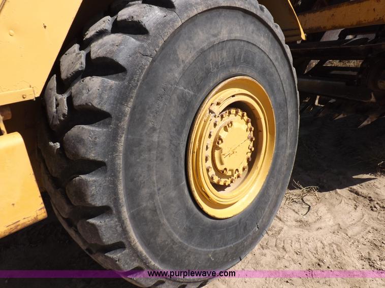 image for item H9066 1990 Caterpillar 615C elevating scraper