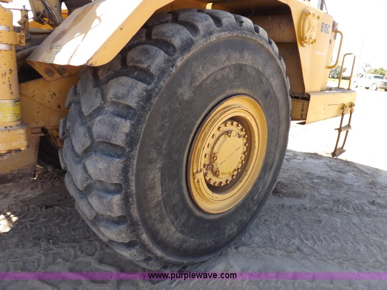 image for item H9066 1990 Caterpillar 615C elevating scraper