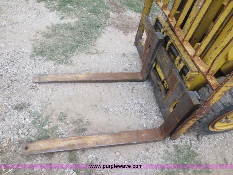 image for item I2204 Caterpillar V60B forklift