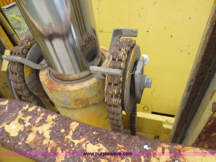 image for item I2204 Caterpillar V60B forklift