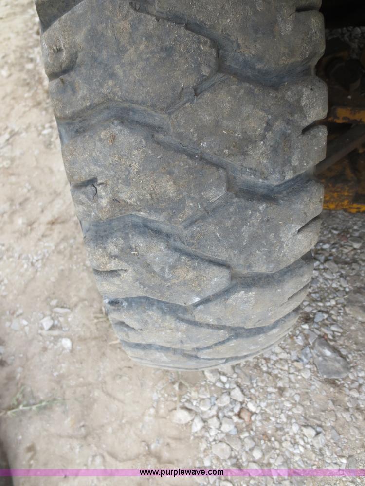 image for item I2204 Caterpillar V60B forklift