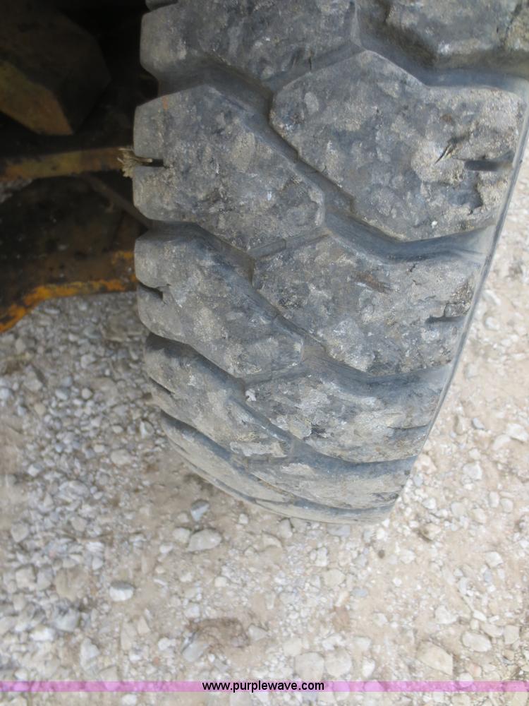 image for item I2204 Caterpillar V60B forklift