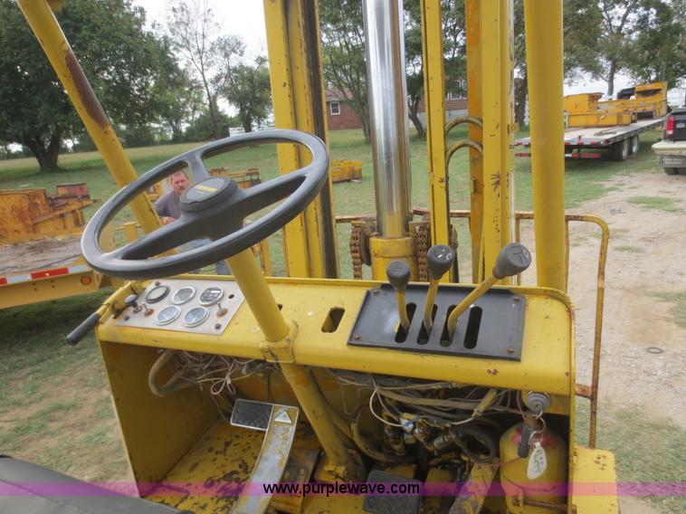 image for item I2204 Caterpillar V60B forklift