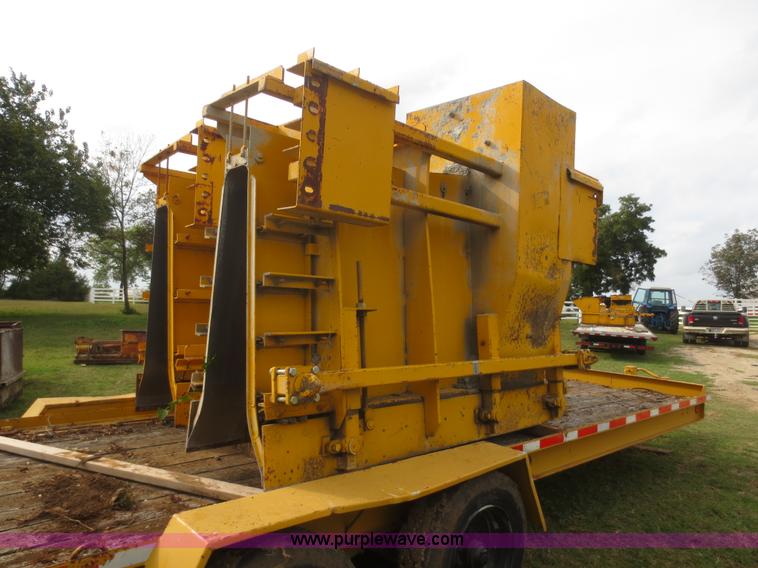 image for item I2208 Gomaco Jersey barrier mold