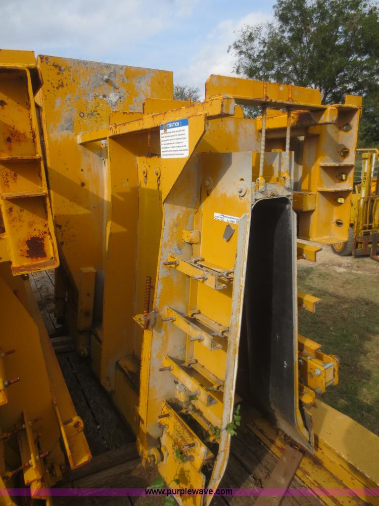 image for item I2208 Gomaco Jersey barrier mold