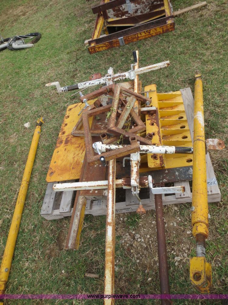 image for item I2208 Gomaco Jersey barrier mold