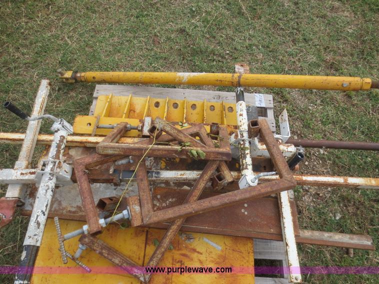 image for item I2208 Gomaco Jersey barrier mold