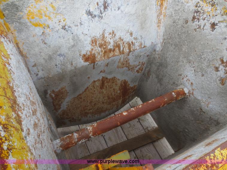 image for item I2208 Gomaco Jersey barrier mold